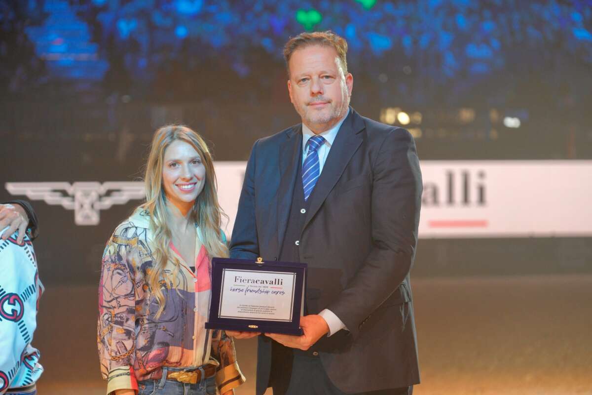 FIERACAVALLI_Nicole Berlusconi e Federico Bricolo_consegna premio Horse Friendship Cares