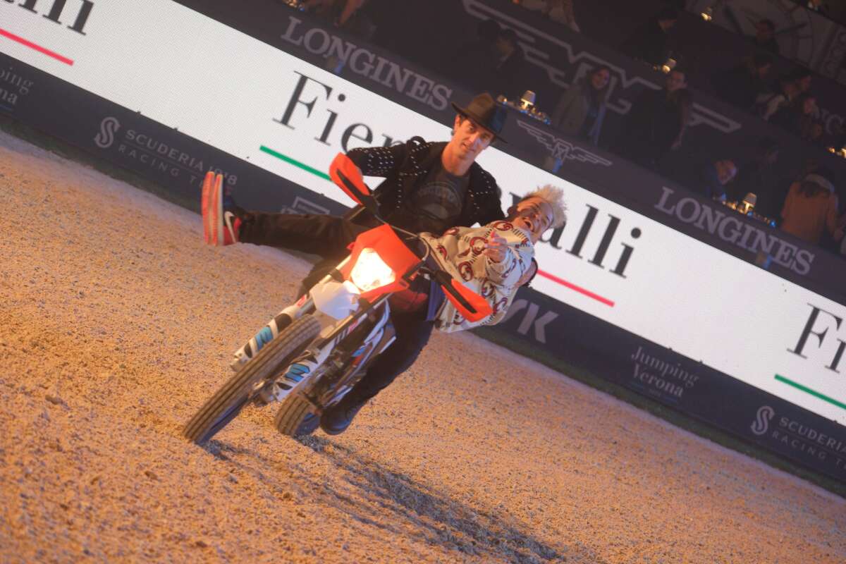FIERACAVALLI_Vanni Oddera in moto con Riccardo