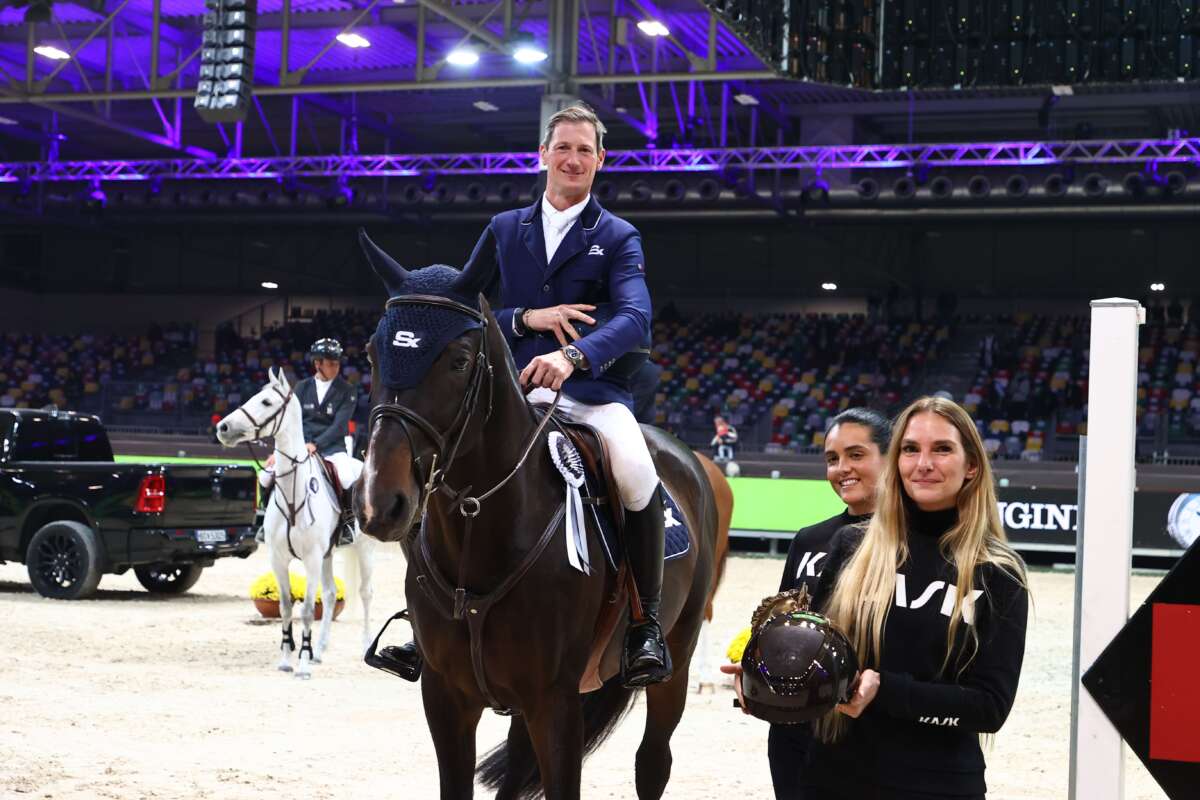 5 Prize giving class 03 - presented by Equipe and Kask 9929
