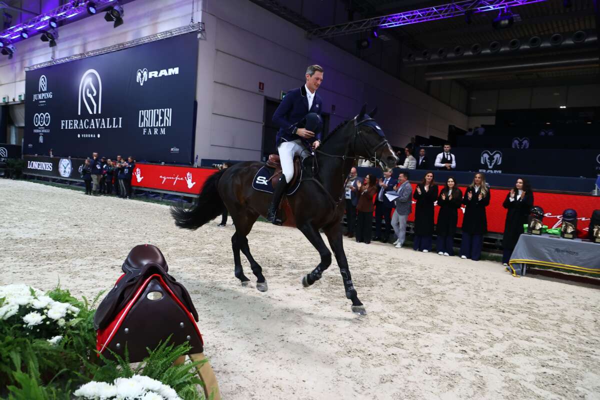 5 Prize giving class 03 - presented by Equipe and Kask 9957